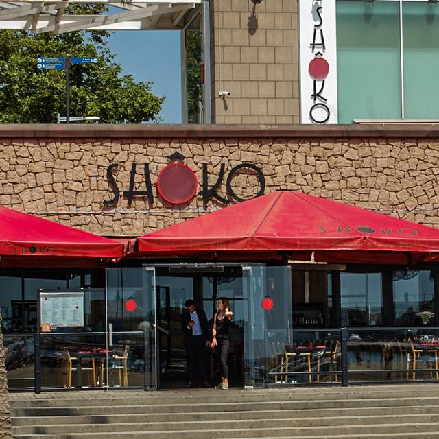 Vista de Shoko Barcelona frente al mar en La Barceloneta, ideal para cenas