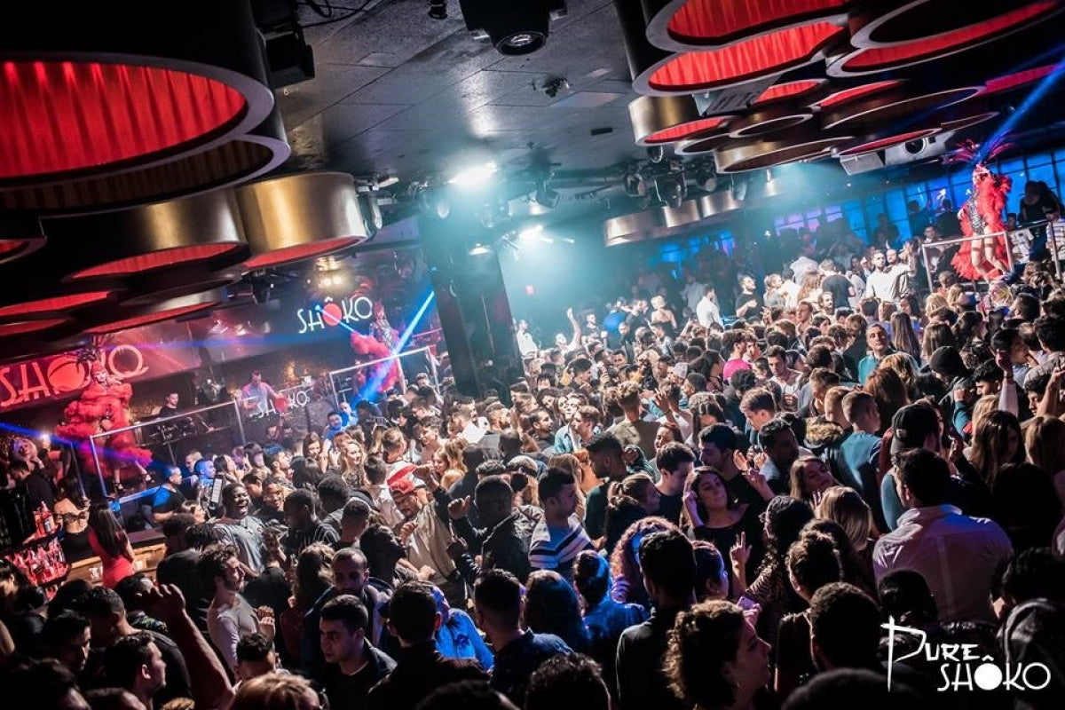 Despedida de soltero en Barcelona con cena y fiesta